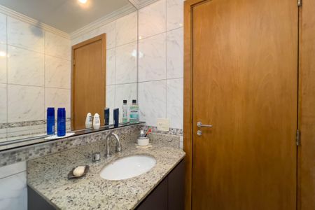 Apartamento à venda com 146m², 4 quartos e 2 vagas Apartamento à venda com 146m², 4 quartos e 2 vagasBanheiro Suíte 3