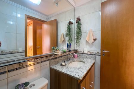 Apartamento à venda com 146m², 4 quartos e 2 vagas Apartamento à venda com 146m², 4 quartos e 2 vagasBanheiro Suíte 2