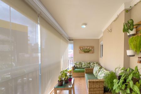 Apartamento à venda com 146m², 4 quartos e 2 vagas Apartamento à venda com 146m², 4 quartos e 2 vagasVaranda