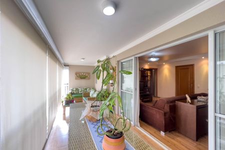 Apartamento à venda com 146m², 4 quartos e 2 vagas Apartamento à venda com 146m², 4 quartos e 2 vagasVaranda