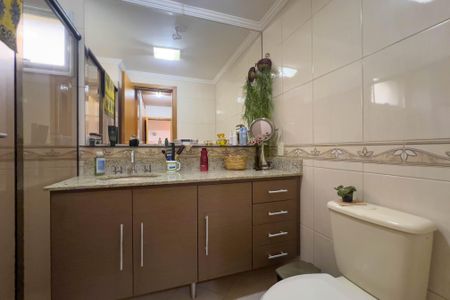 Apartamento à venda com 146m², 4 quartos e 2 vagas Apartamento à venda com 146m², 4 quartos e 2 vagasBanheiro Suíte 1