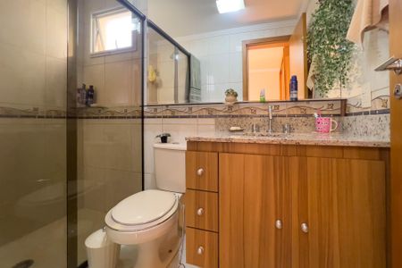 Apartamento à venda com 146m², 4 quartos e 2 vagas Apartamento à venda com 146m², 4 quartos e 2 vagasBanheiro Suíte 2