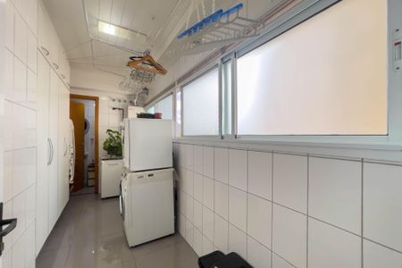 Apartamento à venda com 146m², 4 quartos e 2 vagas Apartamento à venda com 146m², 4 quartos e 2 vagasÁrea de serviço