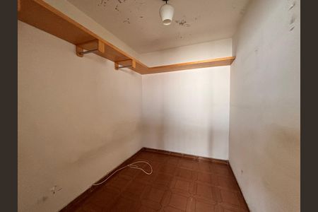 Apartamento à venda com 165m², 3 quartos e 2 vagas Apartamento à venda com 165m², 3 quartos e 2 vagasQuarto de Serviço
