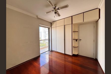Apartamento à venda com 165m², 3 quartos e 2 vagas Apartamento à venda com 165m², 3 quartos e 2 vagasSuíte
