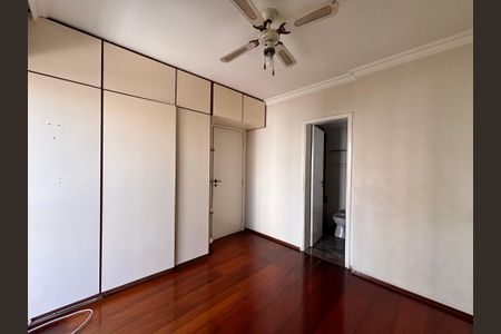 Apartamento à venda com 165m², 3 quartos e 2 vagas Apartamento à venda com 165m², 3 quartos e 2 vagasSuíte