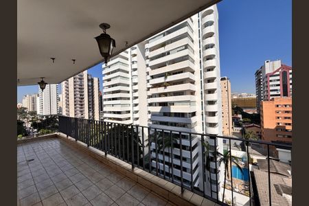 Apartamento à venda com 165m², 3 quartos e 2 vagas Apartamento à venda com 165m², 3 quartos e 2 vagasVaranda