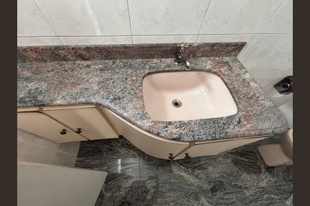 Apartamento à venda com 165m², 3 quartos e 2 vagas Apartamento à venda com 165m², 3 quartos e 2 vagasLavabo