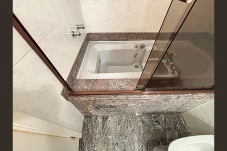 Apartamento à venda com 165m², 3 quartos e 2 vagas Apartamento à venda com 165m², 3 quartos e 2 vagasBanheiro da Suíte