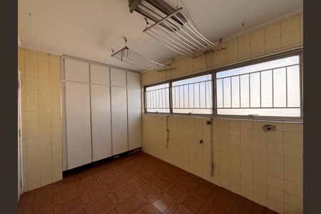 Apartamento à venda com 165m², 3 quartos e 2 vagas Apartamento à venda com 165m², 3 quartos e 2 vagasÁrea de Serviço