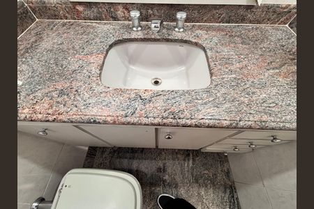 Apartamento à venda com 165m², 3 quartos e 2 vagas Apartamento à venda com 165m², 3 quartos e 2 vagasBanheiro da Suíte