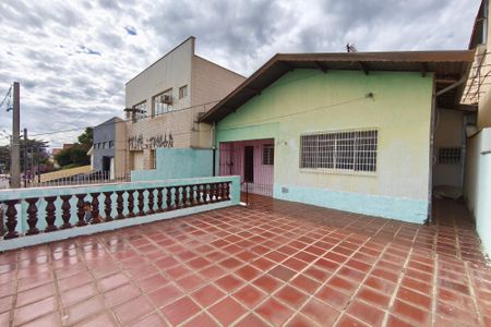 Casa à venda com 207m², 2 quartos e 2 vagas Casa à venda com 207m², 2 quartos e 2 vagasQuintal