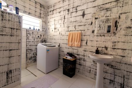 Casa à venda com 357m², 3 quartos e 3 vagasBanheiro 2