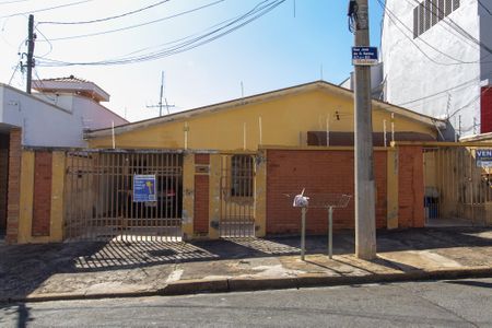 Casa à venda com 357m², 3 quartos e 3 vagasFachada