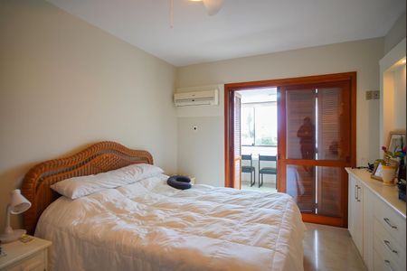 Apartamento à venda com 257m², 3 quartos e 2 vagas Apartamento à venda com 257m², 3 quartos e 2 vagasSuíte