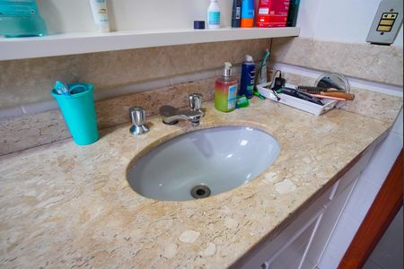 Apartamento à venda com 257m², 3 quartos e 2 vagas Apartamento à venda com 257m², 3 quartos e 2 vagasBanheiro Corredor