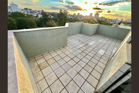 Apartamento à venda com 192m², 4 quartos e 1 vaga Apartamento à venda com 192m², 4 quartos e 1 vagaCobertura