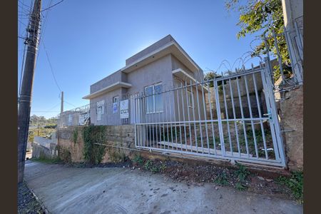 Casa à venda com 71m², 3 quartos e 2 vagas Casa à venda com 71m², 3 quartos e 2 vagasFachada