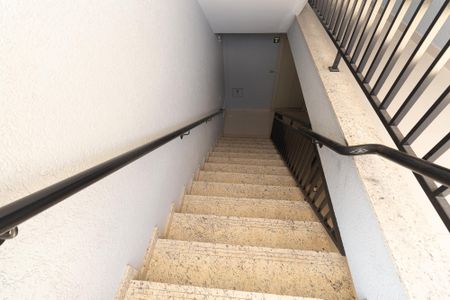 Apartamento à venda com 67m², 3 quartos e 1 vaga Apartamento à venda com 67m², 3 quartos e 1 vagaEscada