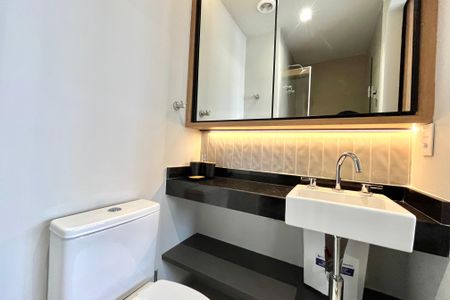 Banheiro de kitnet/studio para alugar com 1 quarto, 29m² em Vila Clementino, São Paulo
