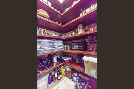 Casa de condomínio à venda com 353m², 4 quartos e 4 vagasDespensa