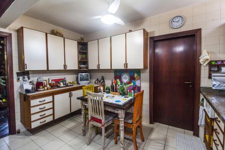 Casa de condomínio à venda com 353m², 4 quartos e 4 vagasCozinha