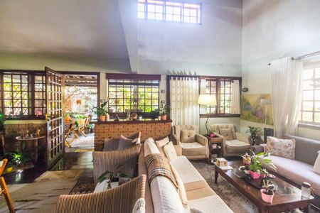 Casa de condomínio à venda com 353m², 4 quartos e 4 vagasSala