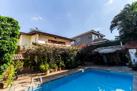 Casa de condomínio à venda com 353m², 4 quartos e 4 vagasÁrea comum - Piscina