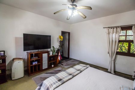 Casa de condomínio à venda com 353m², 4 quartos e 4 vagasSuíte master