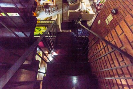 Casa de condomínio à venda com 353m², 4 quartos e 4 vagasEscada