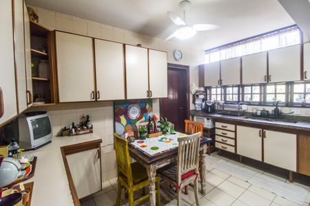 Casa de condomínio à venda com 353m², 4 quartos e 4 vagasCozinha