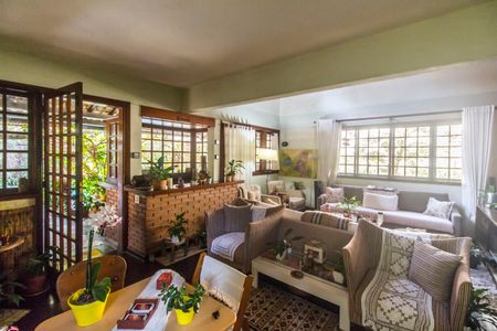 Casa de condomínio à venda com 353m², 4 quartos e 4 vagasSala