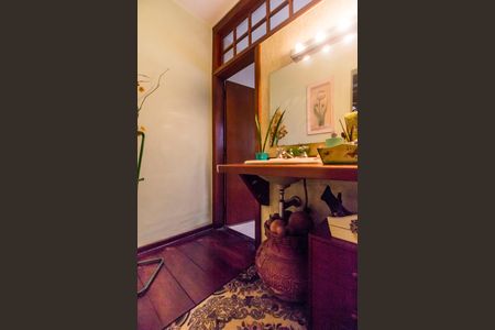 Casa de condomínio à venda com 353m², 4 quartos e 4 vagasBanheiro 2