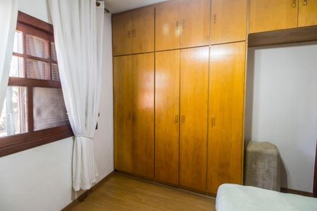 Casa de condomínio à venda com 353m², 4 quartos e 4 vagasQuarto 3