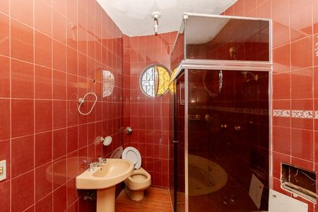 Casa à venda com 289m², 4 quartos e 2 vagas Casa à venda com 289m², 4 quartos e 2 vagasBanheiro da Suíte