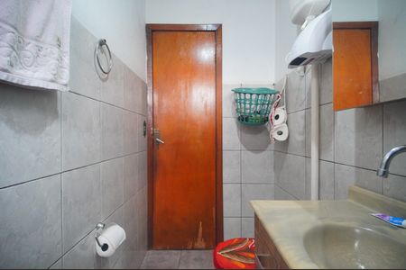 Casa à venda com 320m², 2 quartos e 3 vagasBanheiro Social