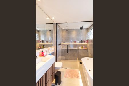 Apartamento à venda com 95m², 2 quartos e 2 vagasBanheiro da suíte 2