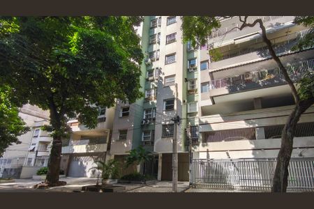 Apartamento à venda com 60m², 2 quartos e 1 vagaFachada e portaria