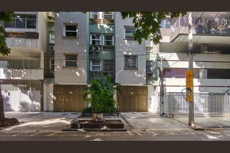 Apartamento à venda com 60m², 2 quartos e 1 vagaFachada e portaria
