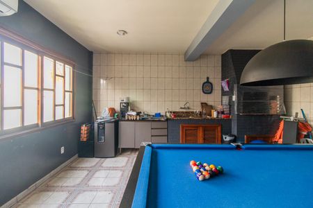 Casa à venda com 220m², 4 quartos e 2 vagasChurrasqueira