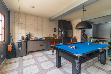 Casa à venda com 220m², 4 quartos e 2 vagasChurrasqueira