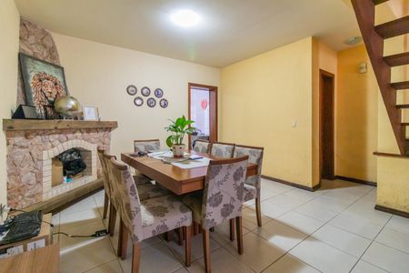 Casa à venda com 220m², 4 quartos e 2 vagasSala