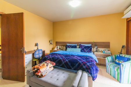 Casa à venda com 220m², 4 quartos e 2 vagas/Suite 2