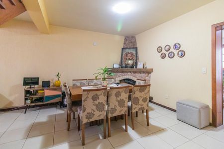 Casa à venda com 220m², 4 quartos e 2 vagasSala