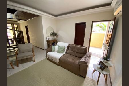 Casa à venda com 360m², 5 quartos e 4 vagas Casa à venda com 360m², 5 quartos e 4 vagasSala