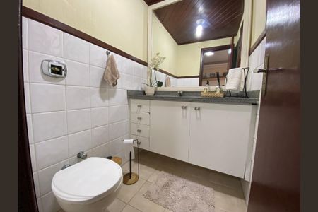 Casa à venda com 360m², 5 quartos e 4 vagas Casa à venda com 360m², 5 quartos e 4 vagasLavabo