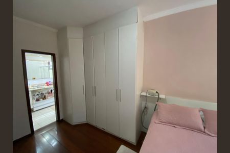 Casa à venda com 360m², 5 quartos e 4 vagas Casa à venda com 360m², 5 quartos e 4 vagas Suite