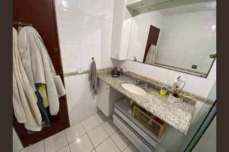 Casa à venda com 360m², 5 quartos e 4 vagas Casa à venda com 360m², 5 quartos e 4 vagasBanheiro 2