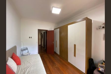 Casa à venda com 360m², 5 quartos e 4 vagas Casa à venda com 360m², 5 quartos e 4 vagasQuarto 3
