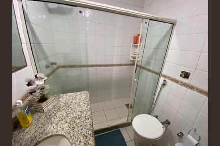 Casa à venda com 360m², 5 quartos e 4 vagas Casa à venda com 360m², 5 quartos e 4 vagasBanheiro 2